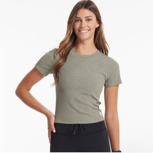 Vuori Mudra Fitted Tee - Women's Heather Green, Size Small